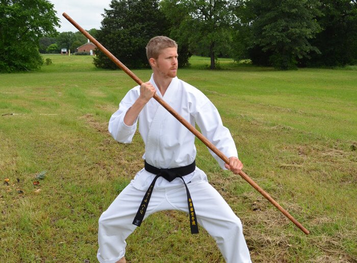 bo, bastón largo japonés usado en artes marciales y Judo